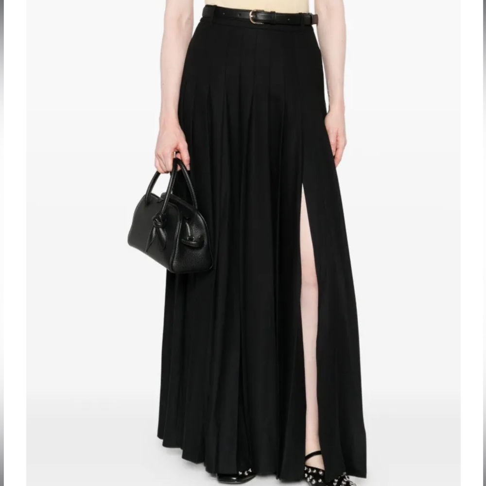 Elegant Black Pleated Skirt